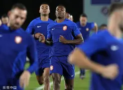 今晨洛杉矶湖人备战亚冠,战术微调细节曝光,球迷炸锅,团队化学反应显著(亚冠香港球迷骂) 今晨洛杉矶湖人备战亚冠,战术微调细节曝光,球迷炸锅,团队化学反应显著(亚冠香港球迷骂)