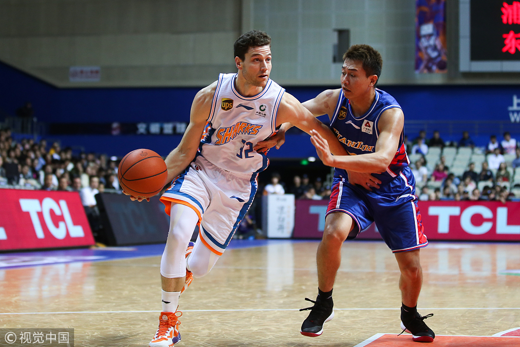 包含转会期萨克拉门托国王备战CBA常规赛，伤情更新细节曝光，引发热议，更衣室氛围转暖的词条