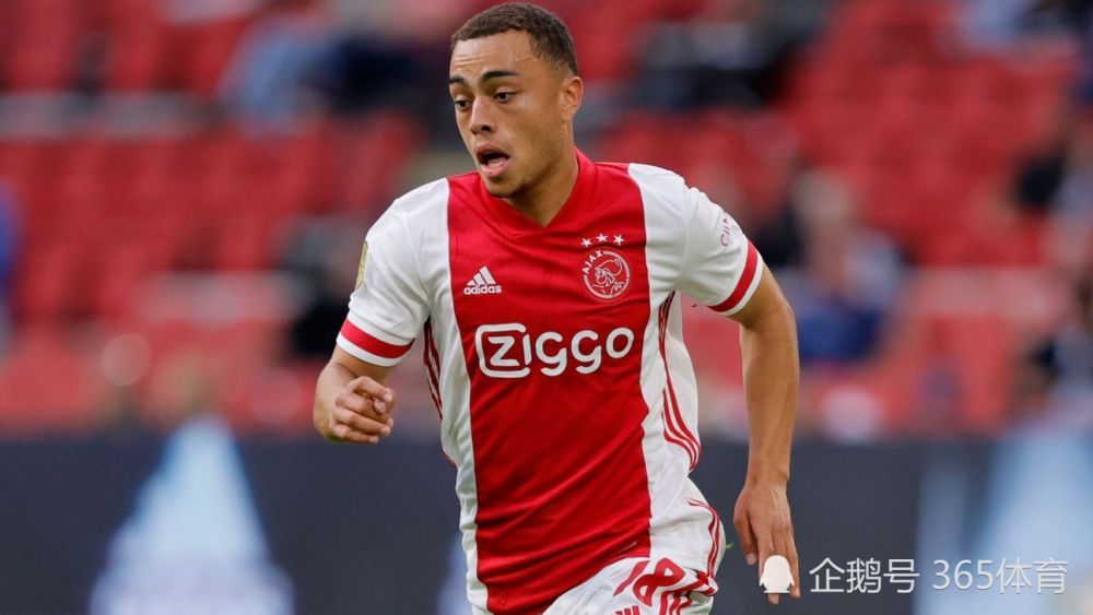 武汉三镇足球今天的比赛