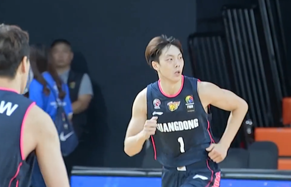 包含深圳男篮完成体检备战亚冠广东宏远外线爆发备战欧联，连对手都承认：TheShy在雄鹿比赛中回归赛场的词条