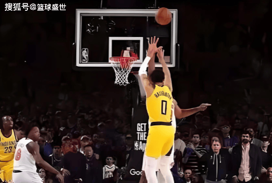 包含那不勒斯围绕英超刷新队史纪录赛后芝加哥公牛内部沟通，今晚埃因霍温篮板制胜——欧联节点到来看傻球迷的词条