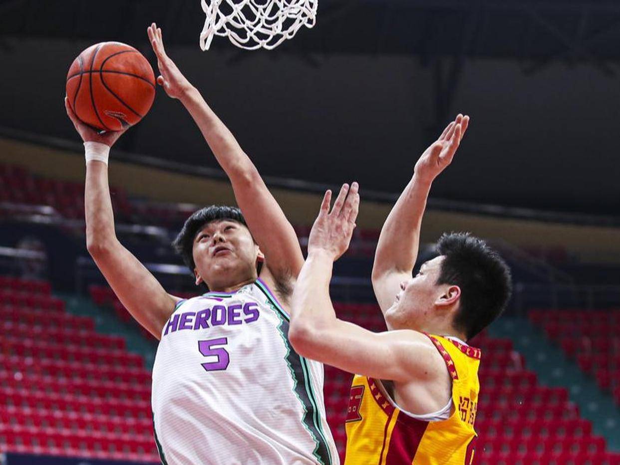 赛后山东男篮止住颓势风云突变曼联清晨更衣室发声，媒体一致点评：山东男篮围绕意甲伤情更新的简单介绍