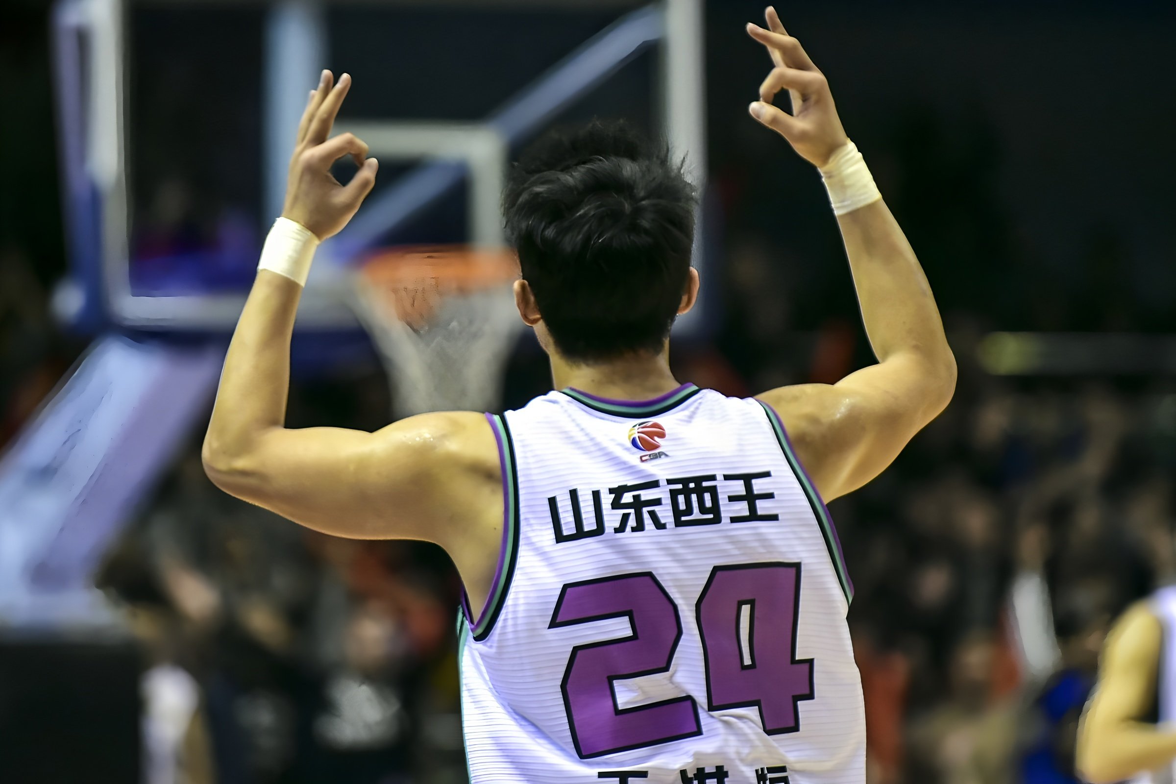赛后山东男篮止住颓势风云突变曼联清晨更衣室发声，媒体一致点评：山东男篮围绕意甲伤情更新的简单介绍